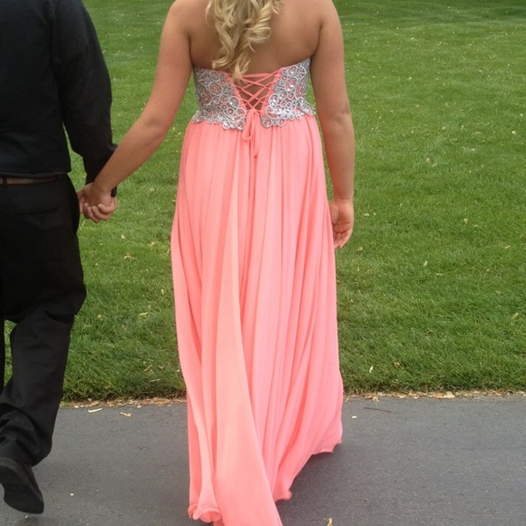 Dress - Picture 4 of 4